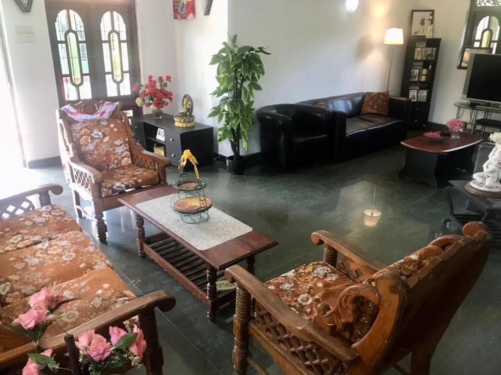 Kingz And Queenz - Negombo Exterior foto